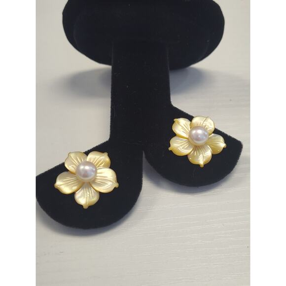 Yellow Mother of Pearl Flower Jackets & 7mm Pearl Stud Earrings Silver Posts GSJ - Picture 4 of 7
